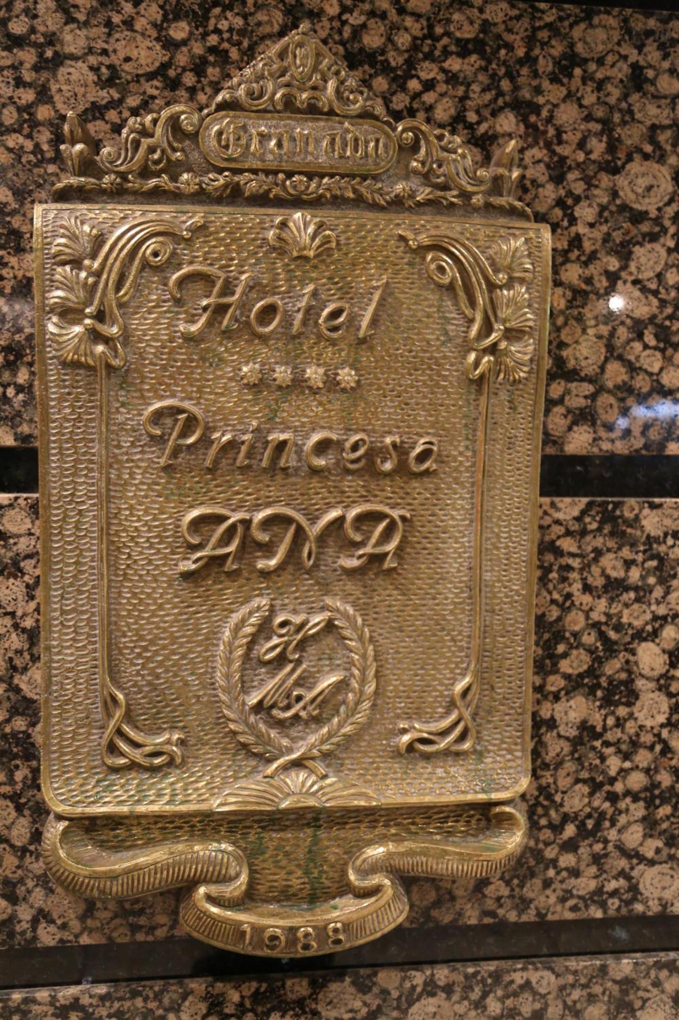 Princesa Ana Granada Luaran gambar